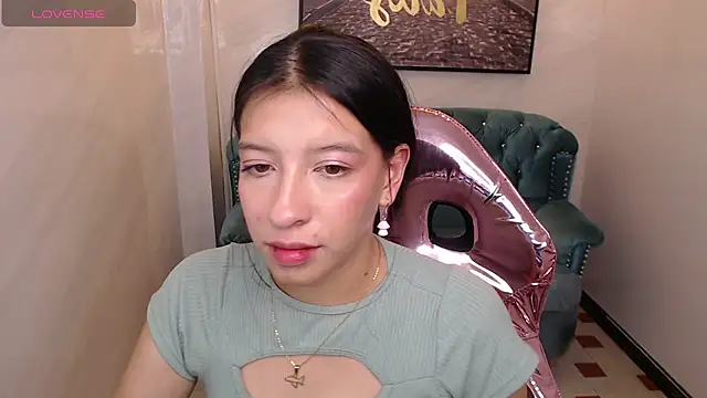 Snapshot of _lucy_v chatting on March 13, 10:26 am lucy v online show from March 13, 10:26 am