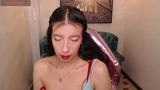 Snapshot of _lucy_v chatting on February 11, 6:19 am lucy v online show from February 11, 6:19 am
