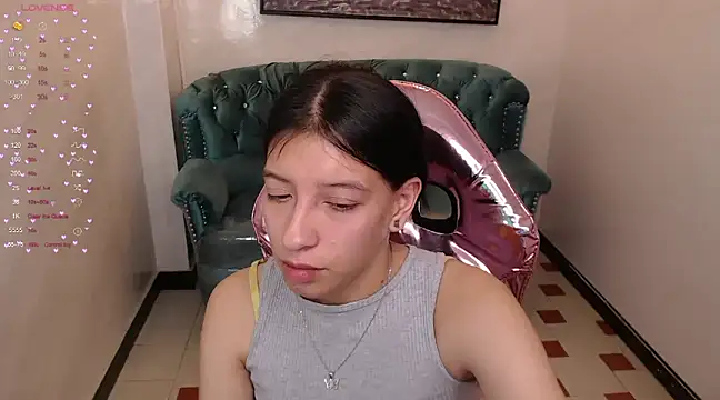 Snapshot of _lucy_v chatting on February 13, 6:20 am lucy v online show from February 13, 6:20 am