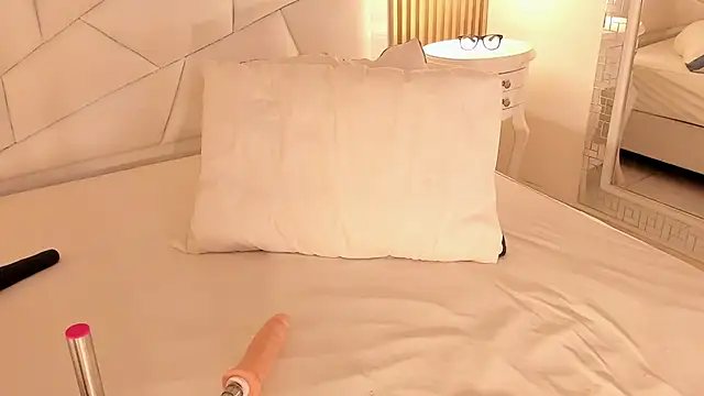 belacampbell online show from December 16, 6:50 am