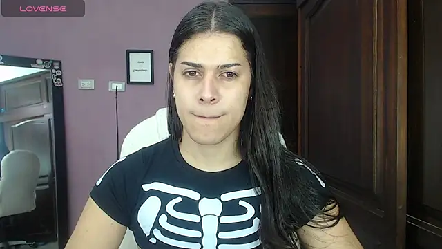 Snapshot of Luciana_Ortiz1 chatting on February 8, 2:38 pm Luciana Ortiz1 online show from February 8, 2:38 pm
