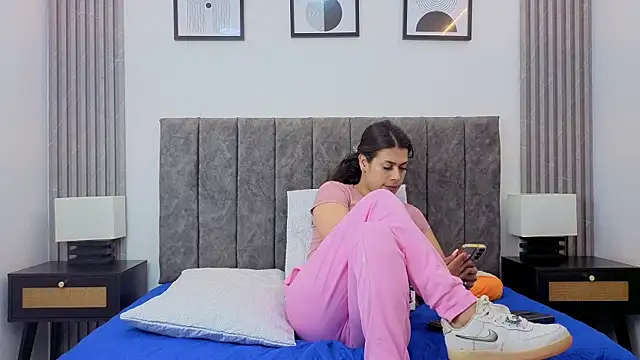 Snapshot of Luciana_Ortiz1 chatting on January 8, 1:50 pm Luciana Ortiz1 online show from January 8, 1:50 pm