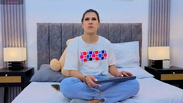 Snapshot of Luciana_Ortiz1 chatting on November 4, 1:59 pm Luciana Ortiz1 online show from November 4, 1:59 pm