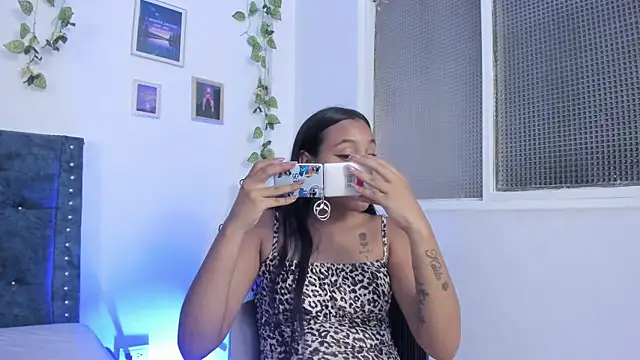 katia  dann online show from July 25, 9:54 pm