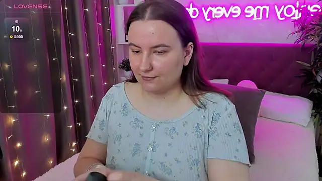 FeralPeach online show from May 4, 5:33 am