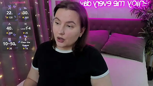 FeralPeach online show from November 5, 7:00 am