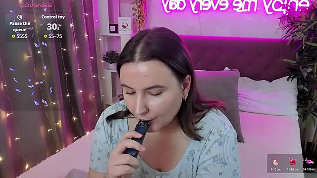 FeralPeach online show from January 8, 10:32 am