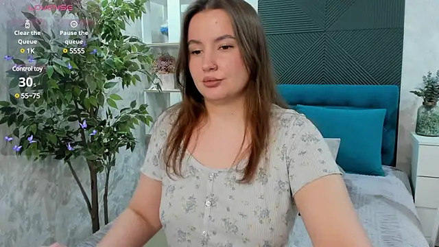 Snapshot of FeralPeach chatting on February 14, 8:21 am FeralPeach online show from February 14, 8:21 am