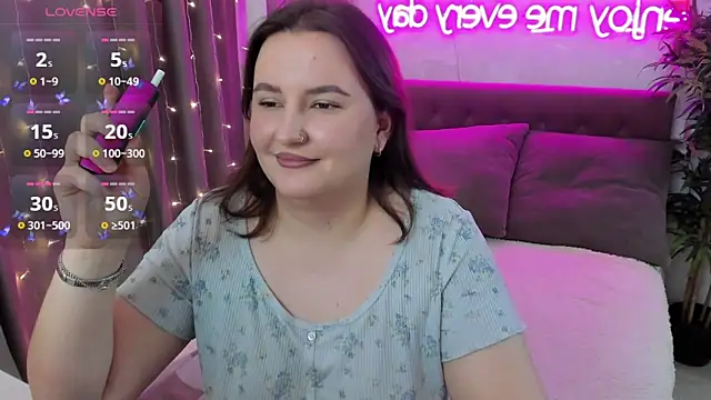 FeralPeach online show from December 17, 5:45 am