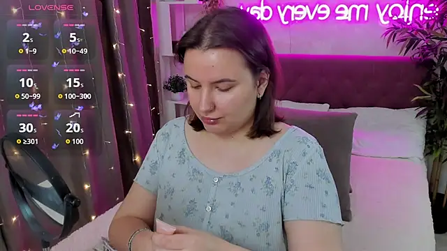 FeralPeach online show from October 25, 4:55 am