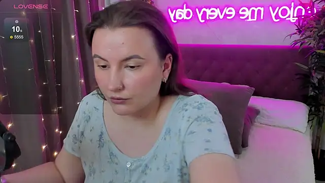 FeralPeach online show from June 11, 10:12 am
