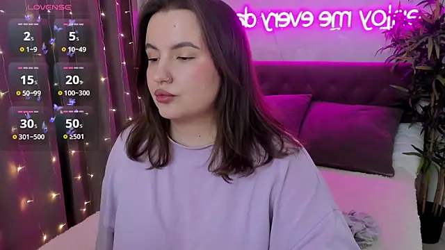 FeralPeach online show from April 3, 5:25 am