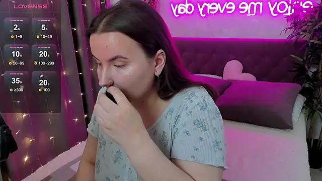FeralPeach online show from June 1, 5:40 am