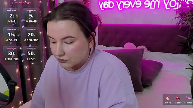 FeralPeach online show from March 29, 6:04 am