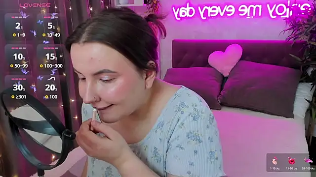 FeralPeach online show from March 12, 7:12 am