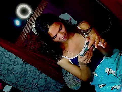 Snapshot of Ur_dreamgurl05 chatting on November 29, 2:28 pm Ur dreamgurl05 online show from November 29, 2:28 pm