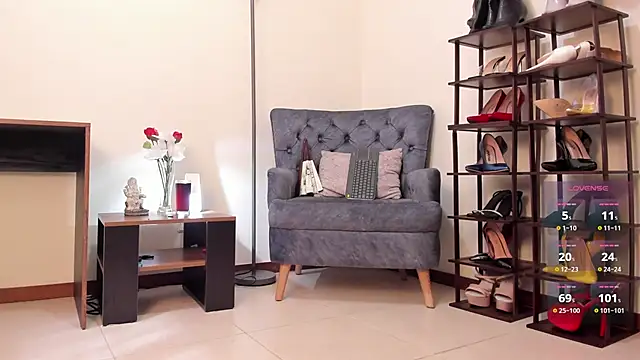 missmabelle online show from March 19, 2:35 pm