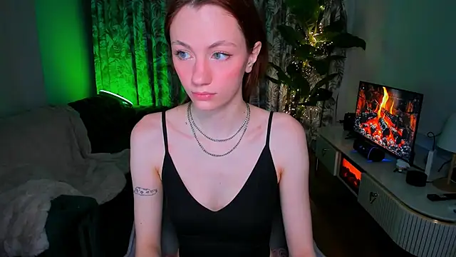 Alyssa Smitt online show from February 8, 11:35 pm