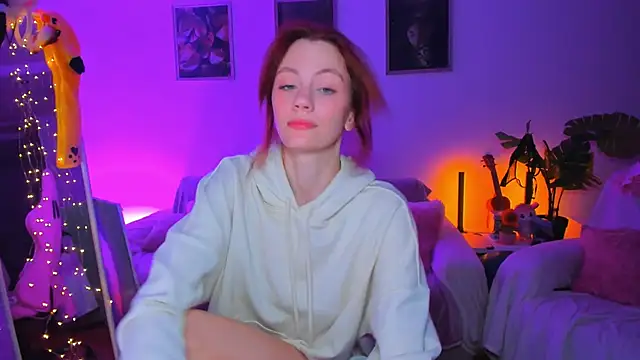 Alyssa Smitt online show from October 4, 12:01 am