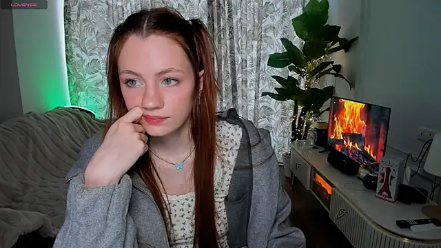Alyssa Smitt online show from June 4, 2:05 am