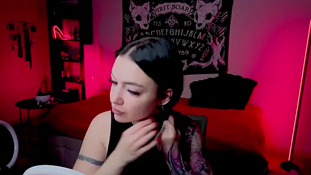 Snapshot of Magic_Allie chatting on May 6, 6:45 pm Magic Allie online show from May 6, 6:45 pm