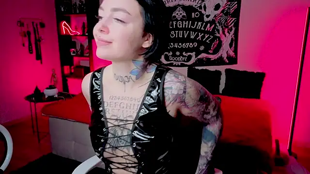 Snapshot of Magic_Allie chatting on May 24, 8:20 pm Magic Allie online show from May 24, 8:20 pm