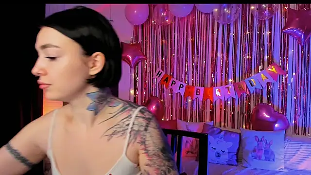 Snapshot of Magic_Allie chatting on October 6, 7:25 pm Magic Allie online show from October 6, 7:25 pm