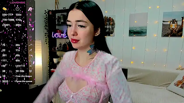 Snapshot of Magic_Allie chatting on February 15, 8:12 pm Magic Allie online show from February 15, 8:12 pm