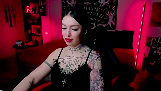 Snapshot of Magic_Allie chatting on June 20, 8:25 pm Magic Allie online show from June 20, 8:25 pm