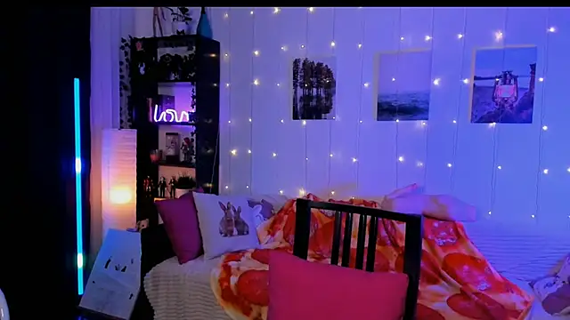 Snapshot of Magic_Allie chatting on December 15, 6:41 am Magic Allie online show from December 15, 6:41 am