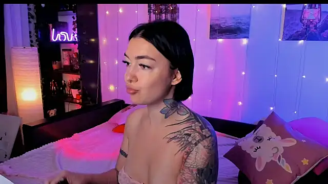 Snapshot of Magic_Allie chatting on November 17, 6:39 am Magic Allie online show from November 17, 6:39 am