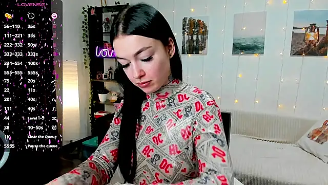 Snapshot of Magic_Allie chatting on February 17, 8:16 pm Magic Allie online show from February 17, 8:16 pm