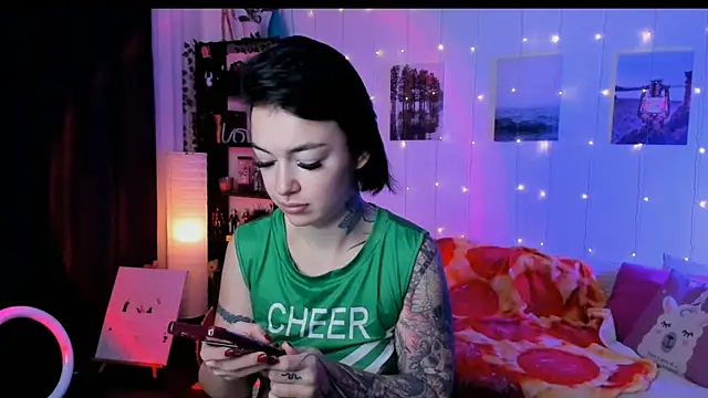 Snapshot of Magic_Allie chatting on December 2, 6:37 am Magic Allie online show from December 2, 6:37 am