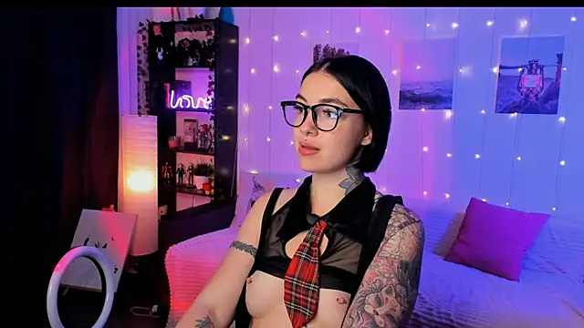 Snapshot of Magic_Allie chatting on November 22, 4:33 am Magic Allie online show from November 22, 4:33 am