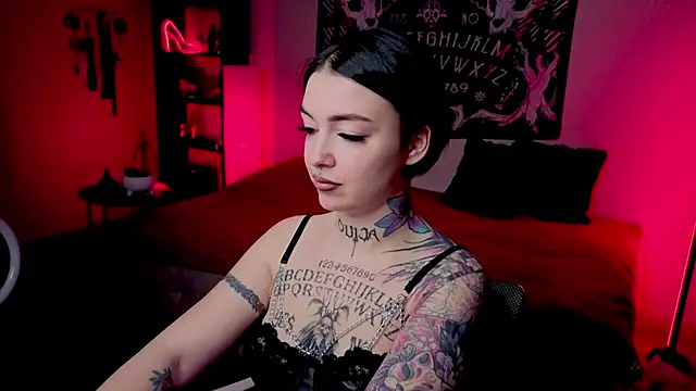 Snapshot of Magic_Allie chatting on April 30, 8:57 pm Magic Allie online show from April 30, 8:57 pm