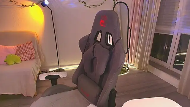 Eva Davi online show from November 18, 2:27 am