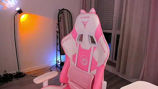 Eva Davi online show from February 16, 2:43 am