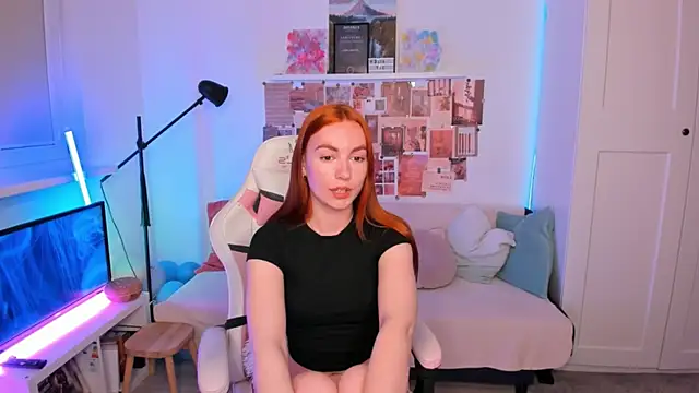 Mia Madden online show from April 15, 2:17 am