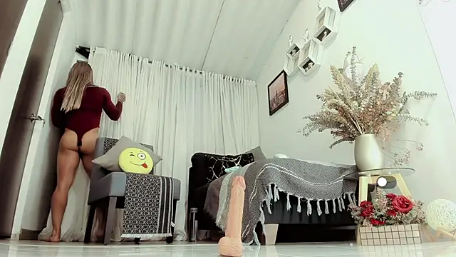 stefany sexy  online show from April 2, 12:40 am