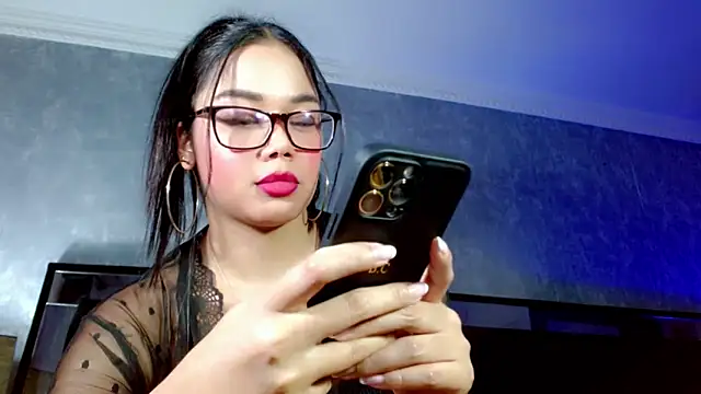 JasmineMoore online show from April 7, 10:00 pm