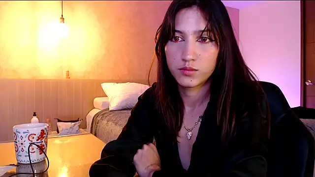 Snapshot of MissKorah chatting on October 18, 10:56 pm MissKorah online show from October 18, 10:56 pm