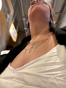 Snapshot of SafeinouterSpace chatting on October 9, 5:24 pm SafeinouterSpace online show from October 9, 5:24 pm