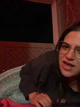 Snapshot of SafeinouterSpace chatting on November 28, 1:22 pm SafeinouterSpace online show from November 28, 1:22 pm