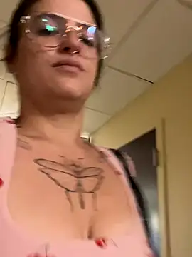 Snapshot of SafeinouterSpace chatting on October 8, 4:51 pm SafeinouterSpace online show from October 8, 4:51 pm