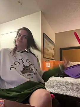 Snapshot of SafeinouterSpace chatting on October 18, 10:06 am SafeinouterSpace online show from October 18, 10:06 am