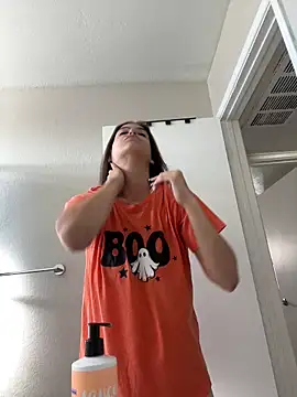 Snapshot of SafeinouterSpace chatting on October 31, 5:53 pm SafeinouterSpace online show from October 31, 5:53 pm