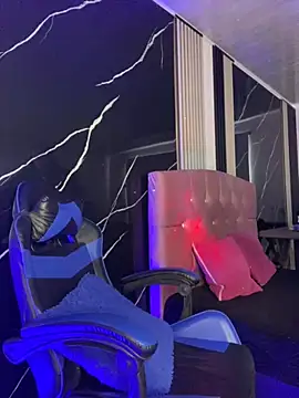 Ady 18 online show from December 2, 7:15 pm