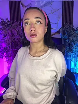 Ady 18 online show from February 8, 7:33 pm