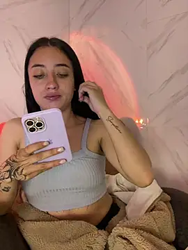 Snapshot of Ady_18 chatting on February 20, 8:25 pm Ady 18 online show from February 20, 8:25 pm