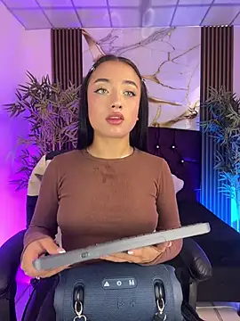 Ady 18 online show from February 3, 7:30 pm